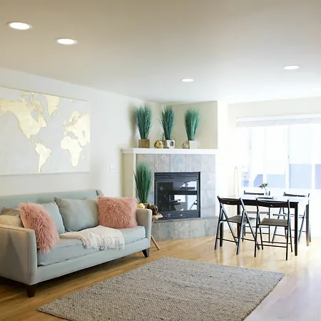Super Spacious Modern Townhome